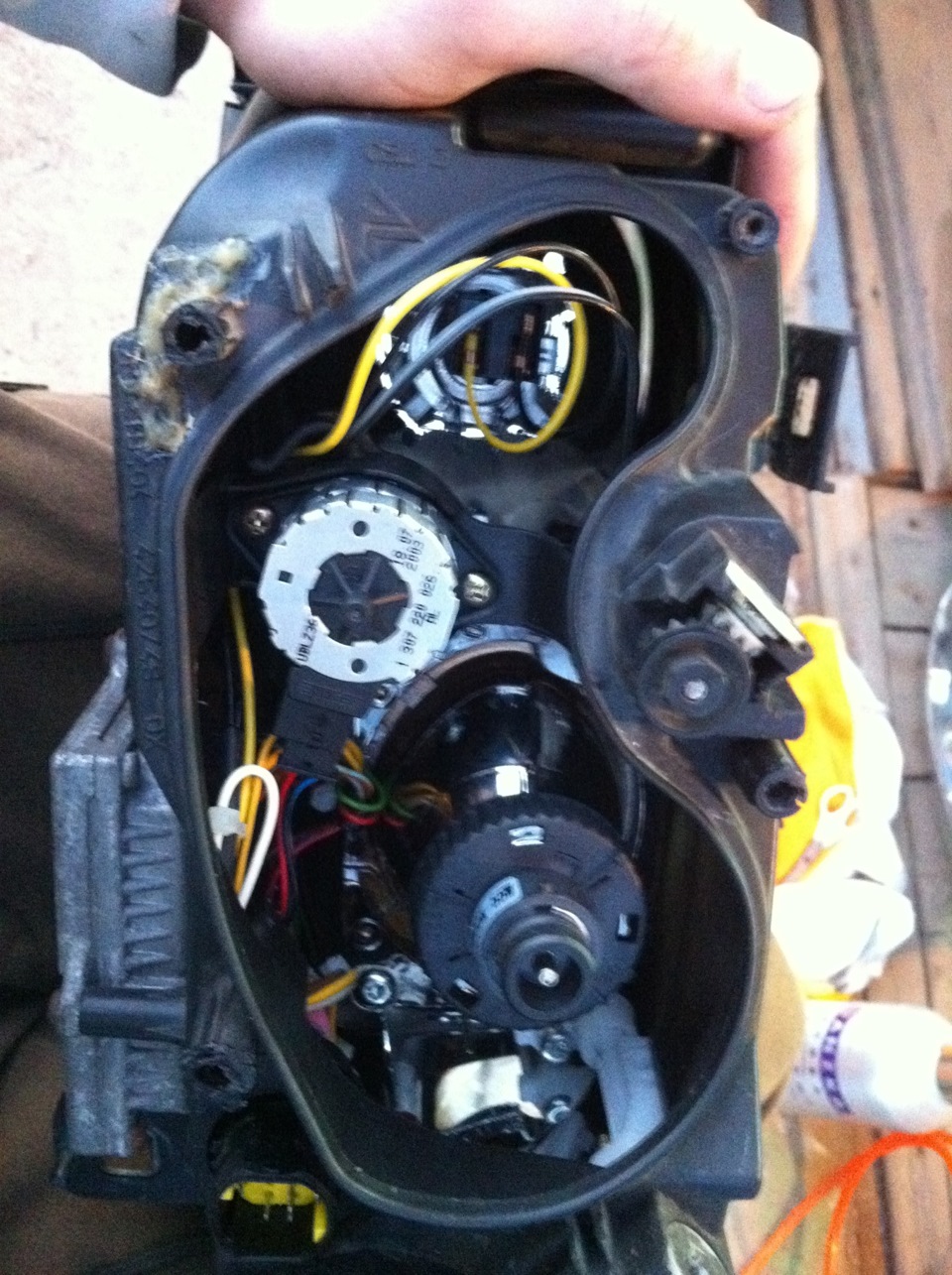 Вот так меняются лампочки в фарах) — Alfa Romeo GT, 2 л, 2003 года ...