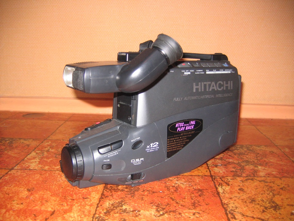 Мурам камера. Видеокамера Hitachi VM-2780e. Видеокамера Хитачи кассетная. Кассетная видеокамера Hitachi 2780e. Видеокамера Хитачи 2380.
