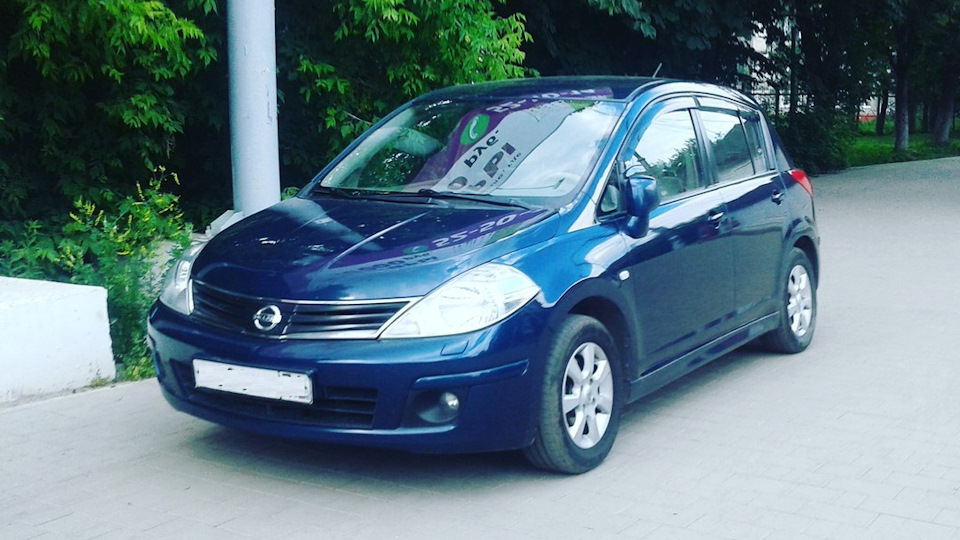 Nissan Tiida голубая 2010