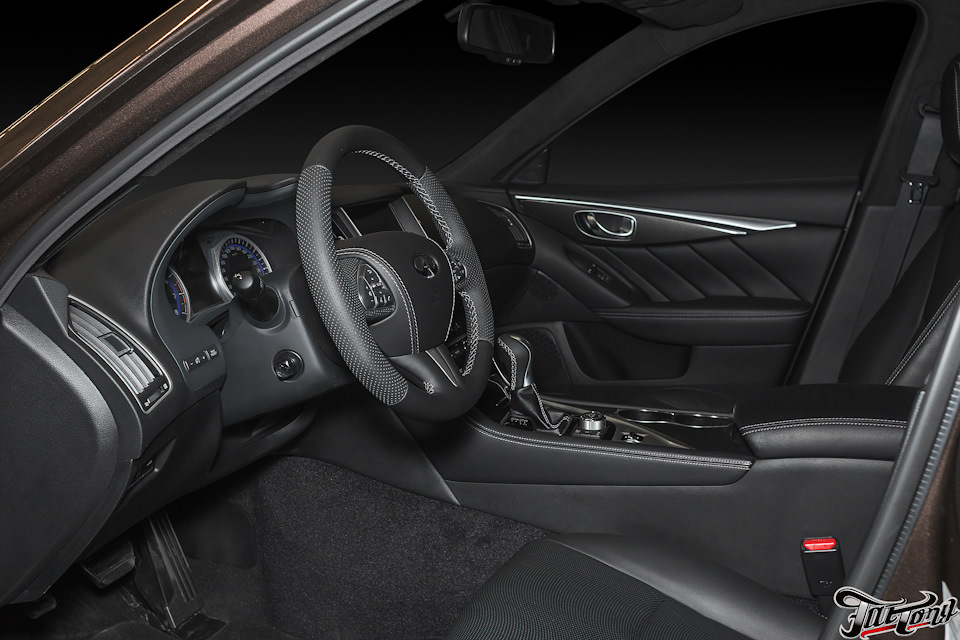 Infiniti Q50. Перетяжка потолка в оригинальную алькантару. Перетяжка ...