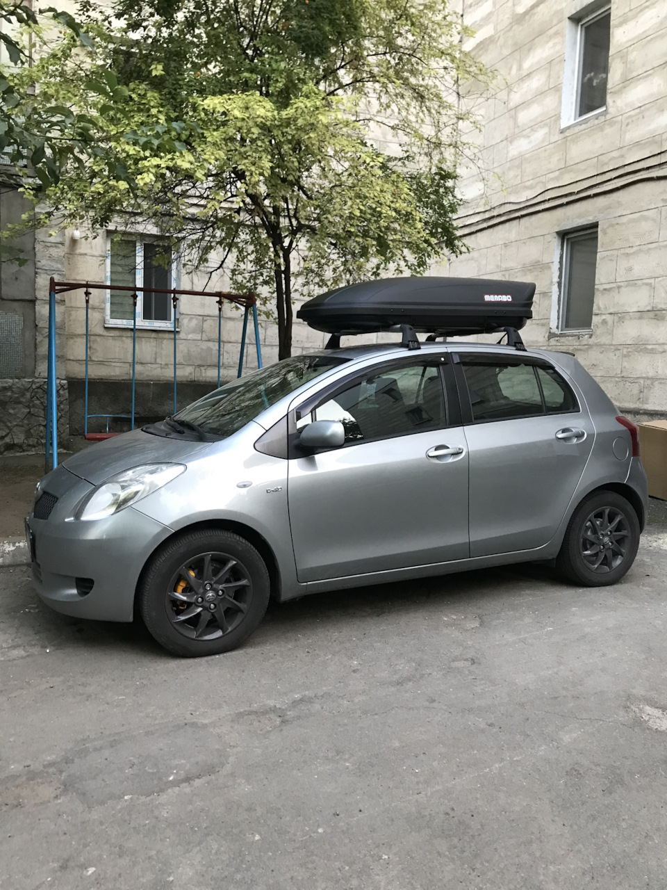 Бокс на крышу — Toyota Yaris (p2), 1,4 л, 2007 года | аксессуары | DRIVE2