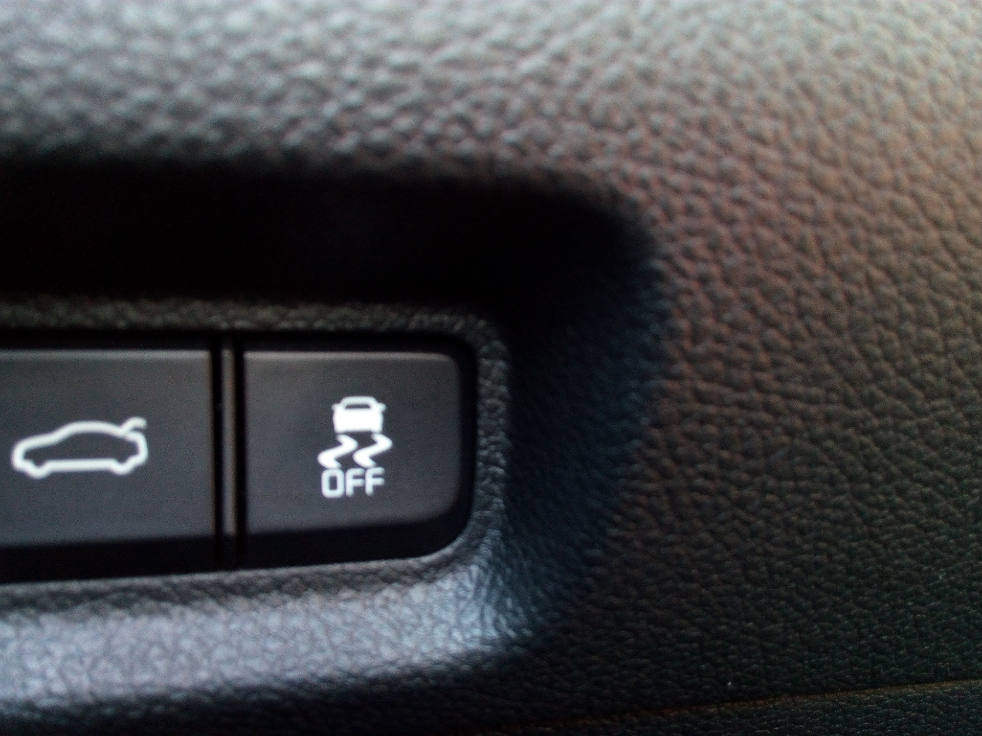 Обозначения кнопки антипробуксовочной системы на автомобилей