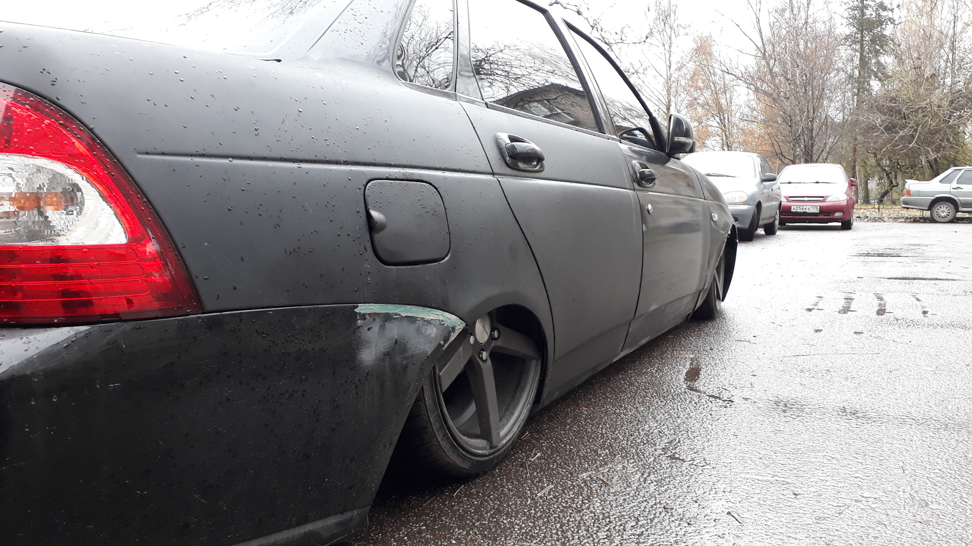 Приора на посадке вгрызается в туман
