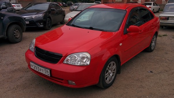 Chevrolet Lacetti красный с черной крышей