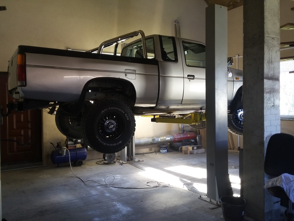 Замена втулок стабилизатора и рулевого маятника — Nissan PickUp (D21 ...