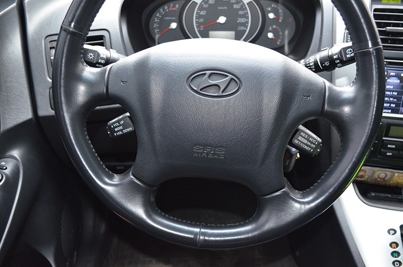 Как снять руль хундай туксон 2007 Штатные кнопки управления на руле - Hyundai Tucson (JM), 2 л, 2008 года автозвук