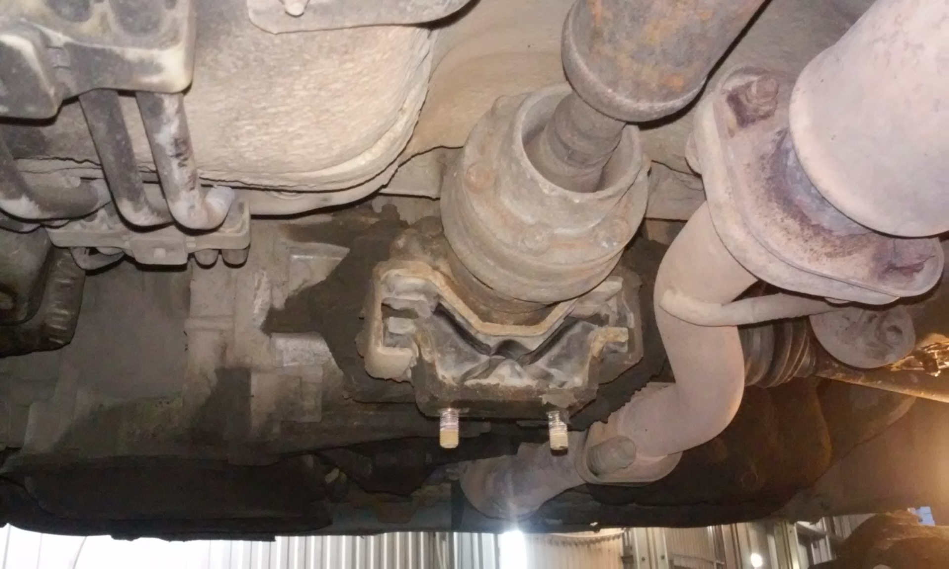 Королла 150 скрежет сзади. При движении сильный скрип спереди на киа рио 3. Skoda octavia tour 1. Nissan qashqai j10 скрип сзади. Солярис брякает справа сзади.