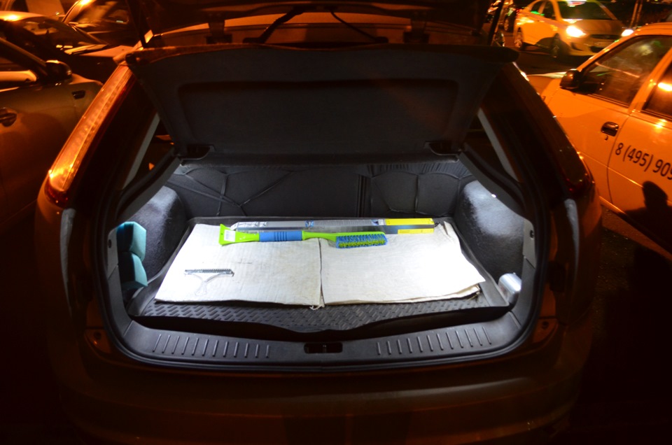 Подсветка багажника форд фокус. Подсветка багажника Форд фокус 2 универсал. Подсветка багажника Форд фокус 2 хэтчбек. Подсветка багажника Ford Focus 2. Штатная подсветка багажника фокус 1 хэтчбек.