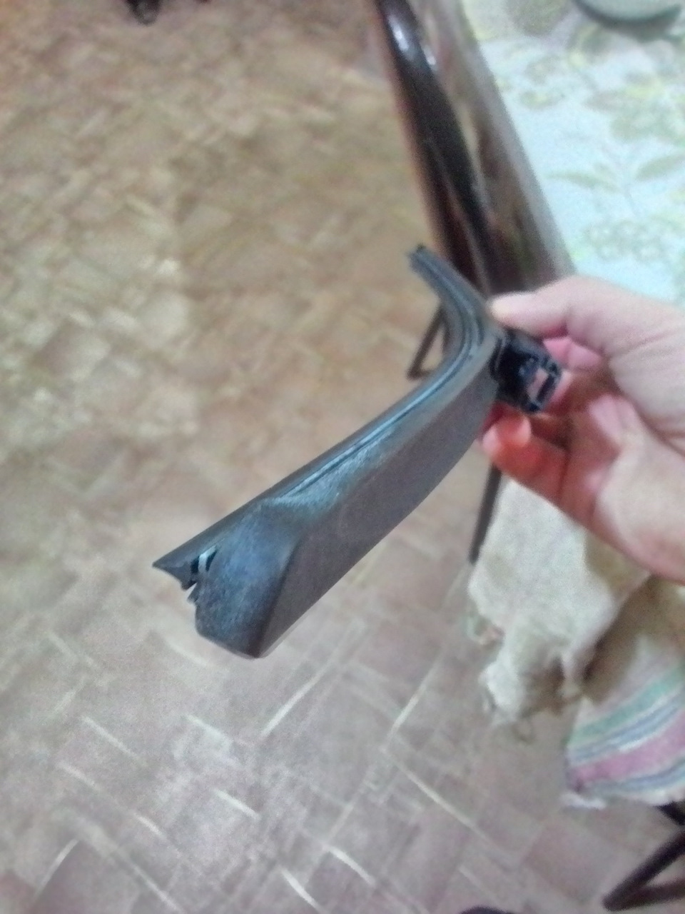 Замена резинок щеток стеклоочистителя — Renault Megane II, 1,6 л., 2006 ...