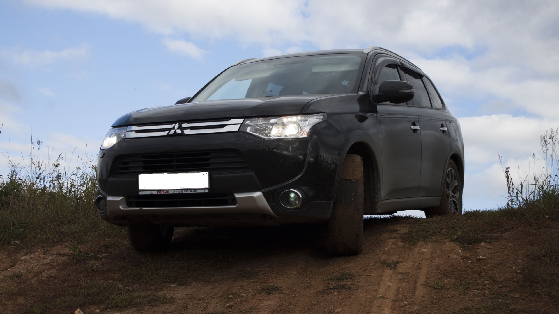 Mitsubishi outlander 3 крыша. Митсубиси Аутлендер Ultimate 2.4. Кнопка 4wd Mitsubishi Outlander.