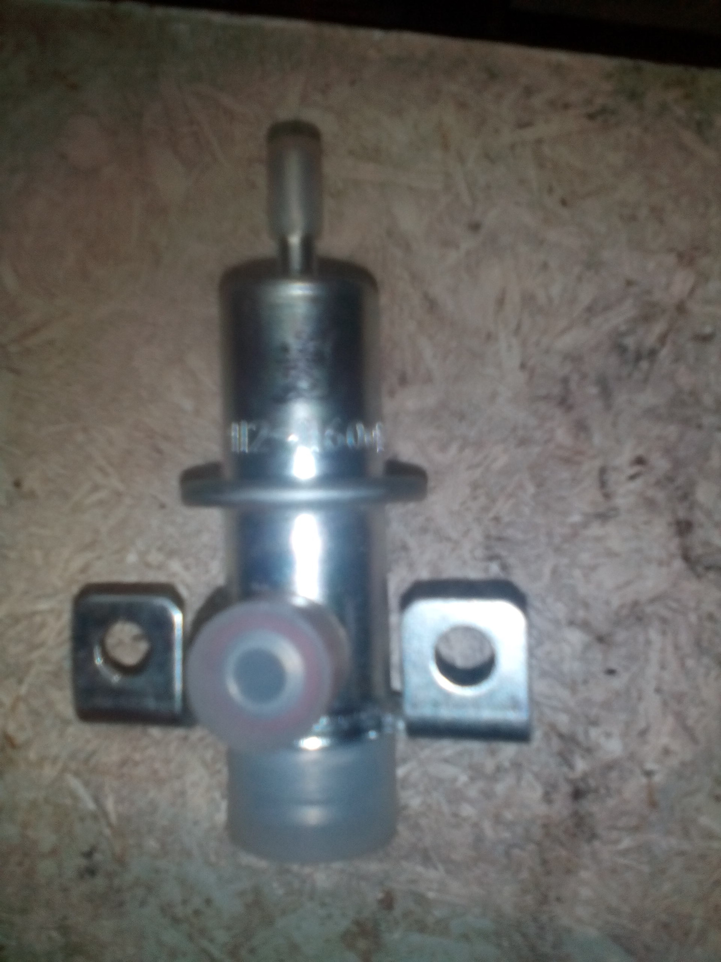 Регулятор давления топлива ваз 2109 инжектор. Регулятор давления топлива 2109 инжектор. Регулятор давления топлива 21082 (клапан топливный). Регулятор давления топлива ваз 2115. Регулятор давления топлива 50kpa.