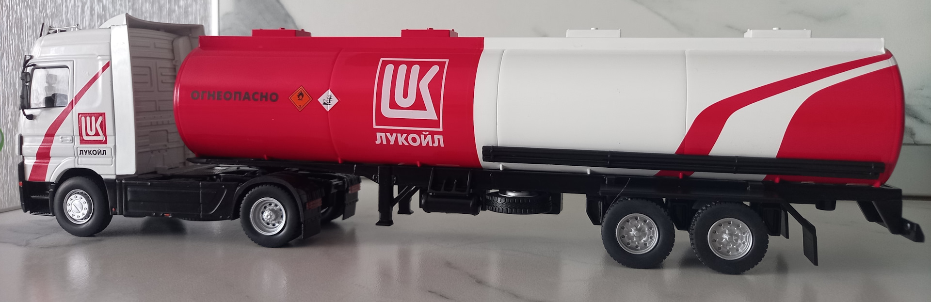 Mercedes-Benz Actros (Мерседес-Бенц Актрос) LUKOIL 1:43. — Сообщество  «Масштабные Модели» на DRIVE2