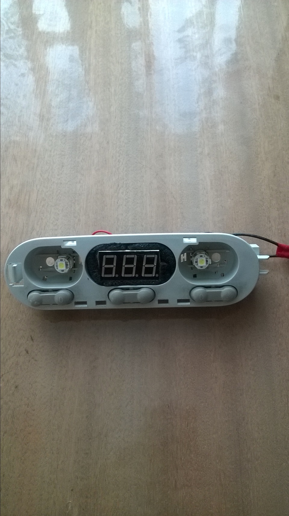 Установка вольтметра в плафон — Renault Megane II, 1,6 л, 2006 года ...