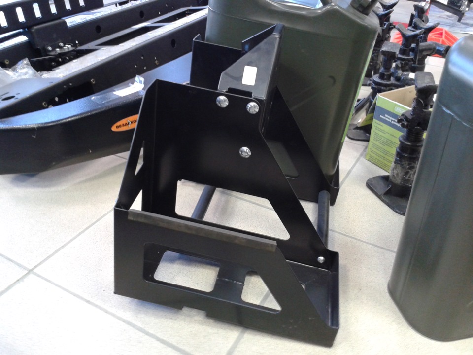 1fa5d02s 960 Как крепить канистру в прицепе