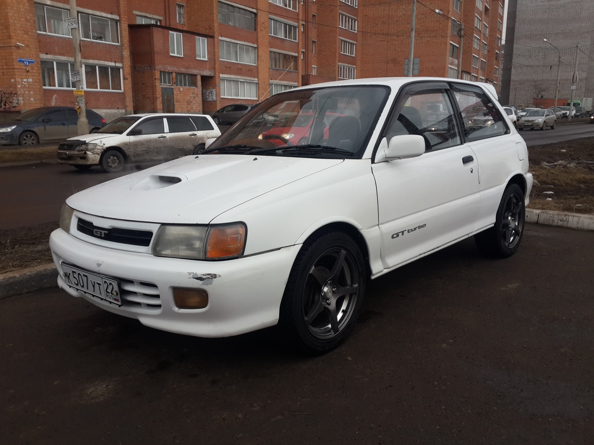 Старлет отзывы. Toyota Starlet 80. Тойота Старлет фото.