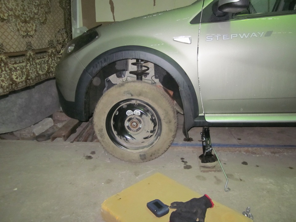 запаска — Renault Sandero Stepway (1G), 1,6 л, 2011 года | шины | DRIVE2