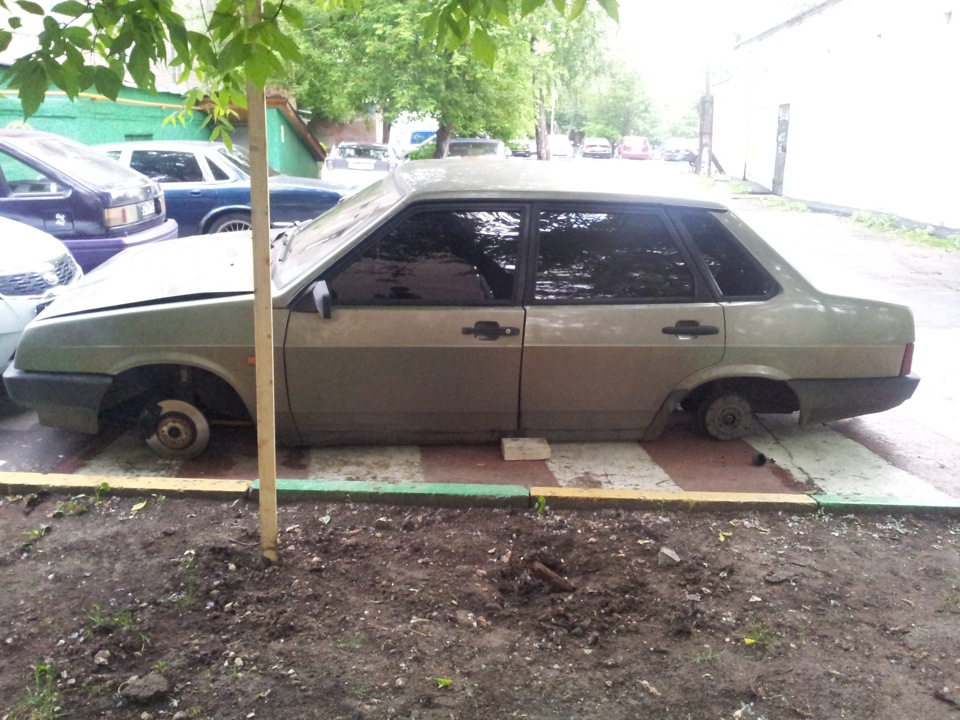 УКРАЛИ КОЛЕСА, РЕБЯТА ПОМОГИТЕ! — Lada 21099, 1,5 л, 2002 года ...