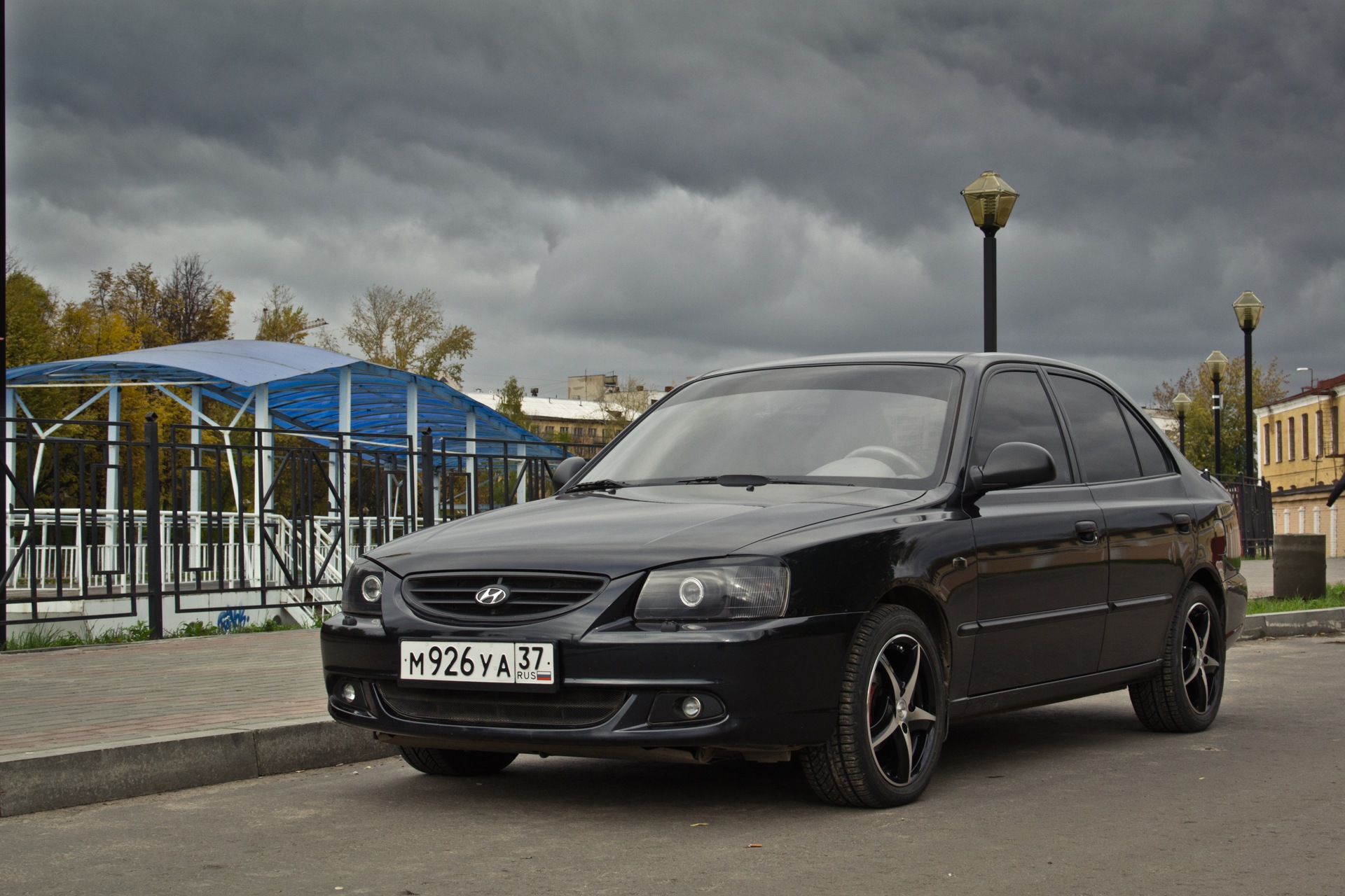 Акцент черного цвета. Hyundai Accent Black. Hyundai Accent черный. Хендай акцент тонированный. Пацанский акцент.