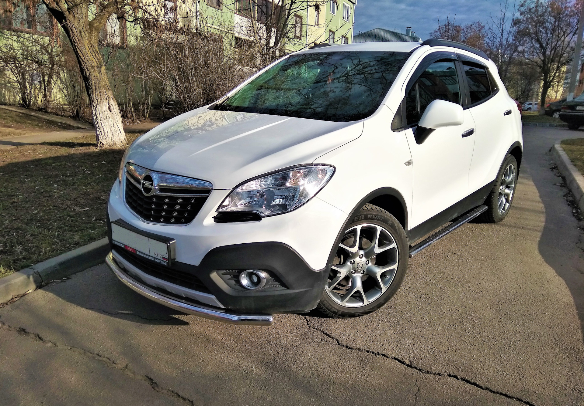 Отзыв опель. Opel Mokka 2013 отзывы. Опель Мокка отзывы владельцев. Опель Мокка отзывы реальных владельцев. Фото Опель Мокка с дефлектором капота.