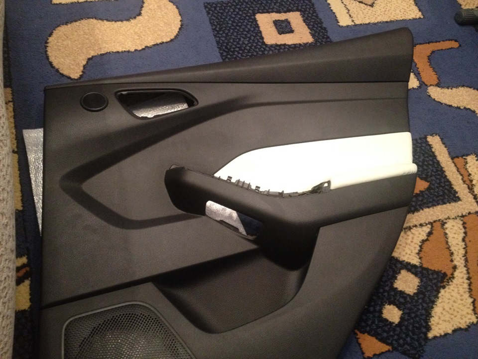 Дверные карты форд фокус 3. Форд фокус 3 пластик салона обшивки двери. Обшивки форд фокус 3. Обшивка двери форд фокус 3. Обшивка двери ford focus 3.