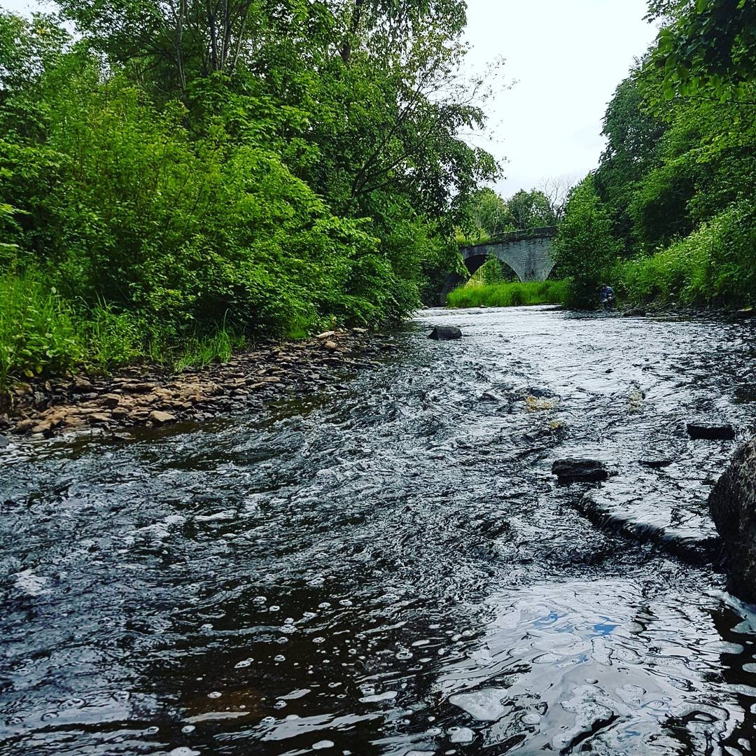 Река лава водопад