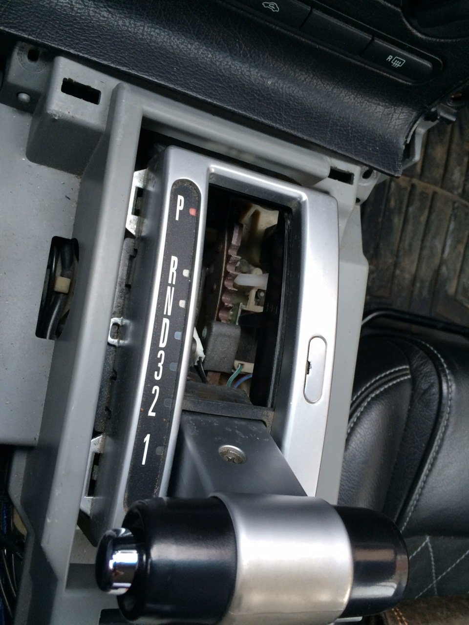 Небольшой ремонт шифтера и электрозамка двери. — Ford Mustang (5G), 4,6 ...