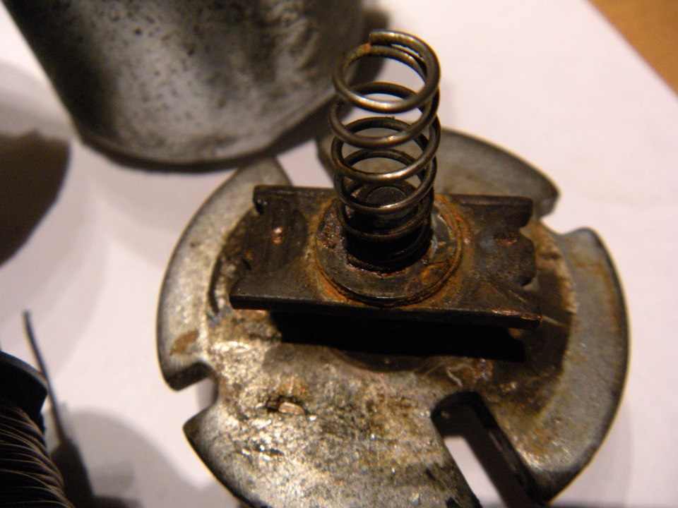 Стартер 2. Разборка втягивающего реле. — Renault Laguna III, 2 л, 2007 ...