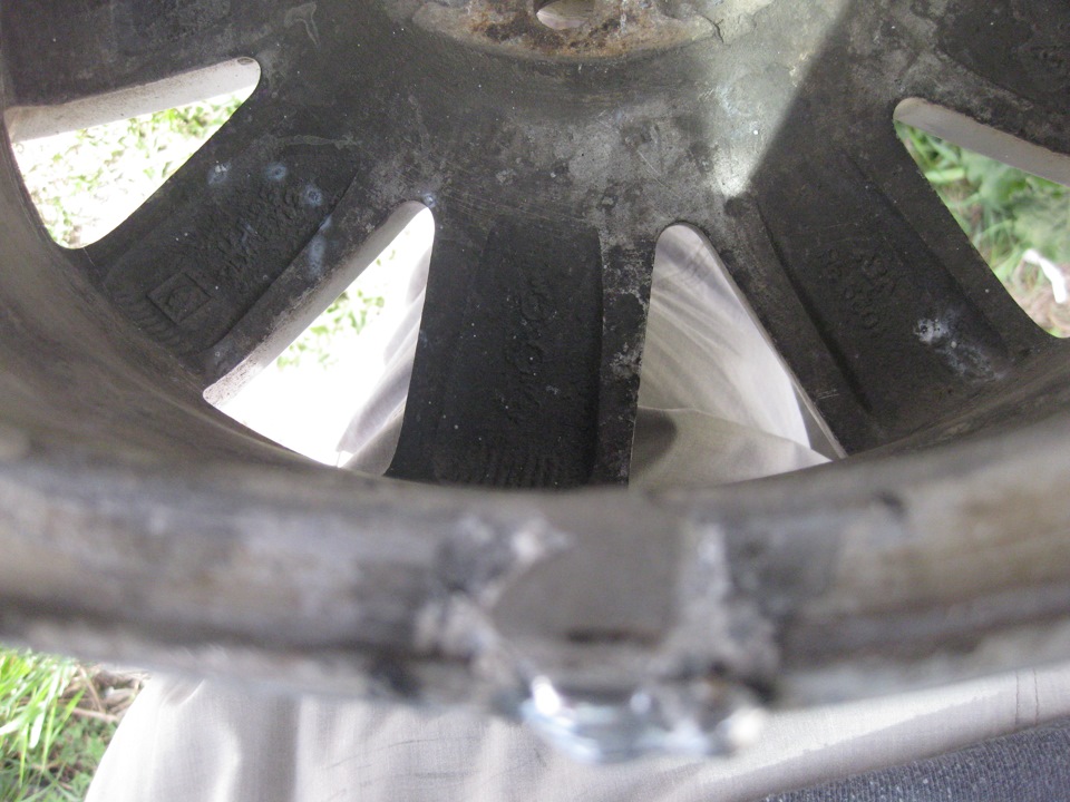 Треснул один литой диск — Renault Laguna II, 1,9 л, 2001 года | поломка ...