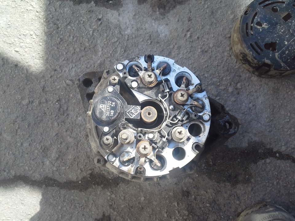 слабая зарядка аккума (регулятор напряжения) — Lada 21124, 1,6 л, 2005 ...