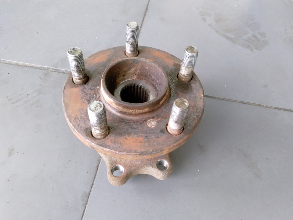 Наконец то заменил задний подшипник - Subaru Legacy (BD/BG/BK), 2 л, 1995 года с