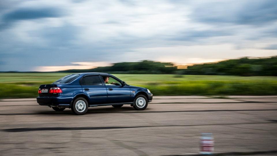 Как поменять подушку двигателя? — Honda Civic Ferio (6G), 1,5 л, 1999 ...