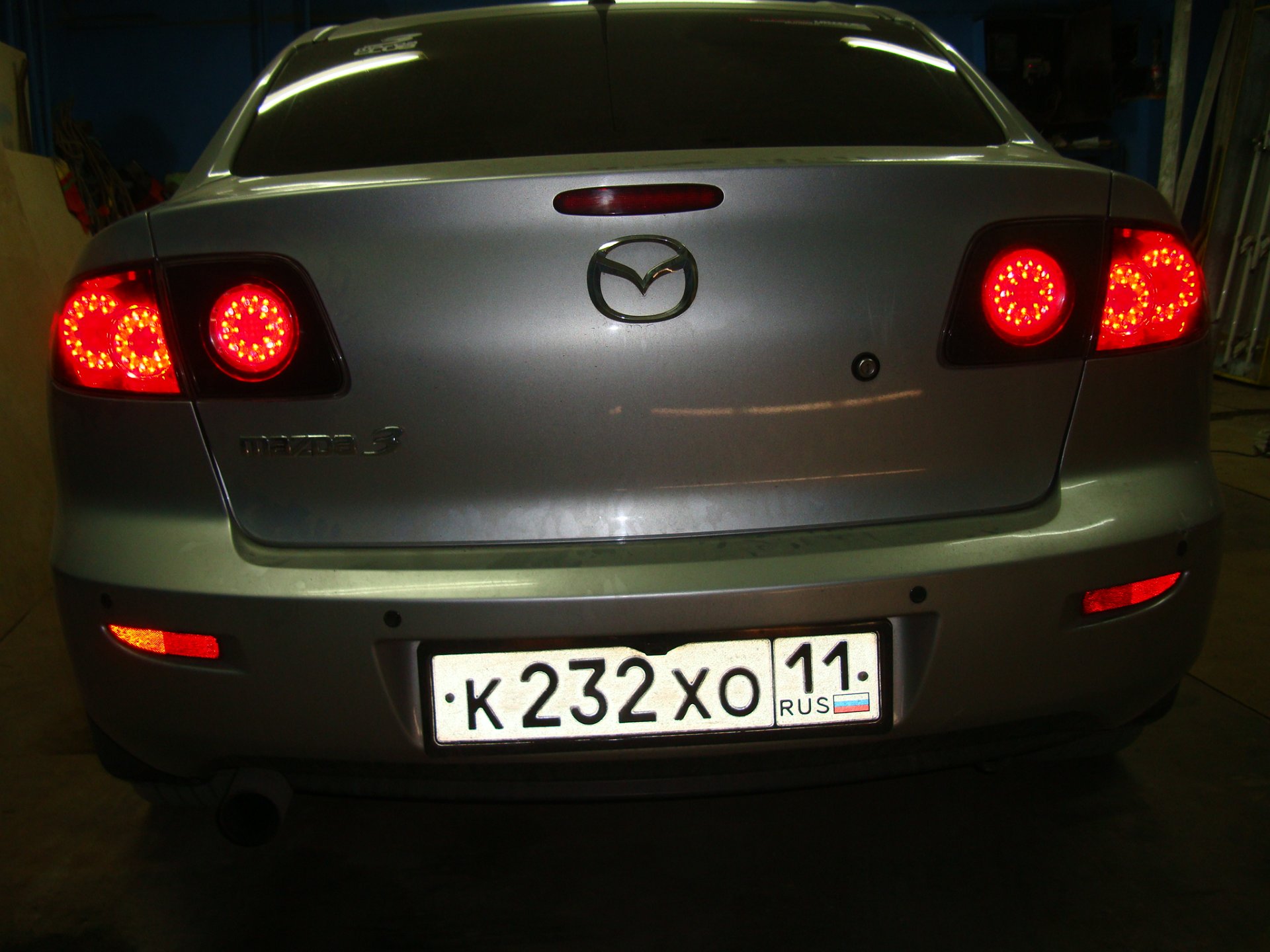 Задняя фара мазда 3. Mazda 3 BK led фары задние. Тюнинговые задние фонари Mazda 3 BK. Mazda 3 BK Tuning задние фонари. Светодиодные фары Mazda 3 BK.