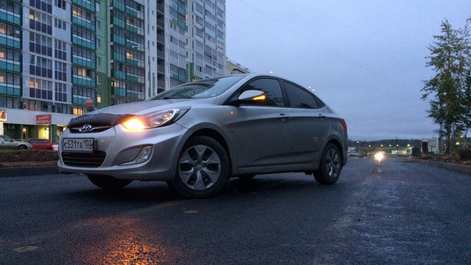 Замена передних тормозных колодок — Hyundai Solaris, 1,6 л, 2012 года ...