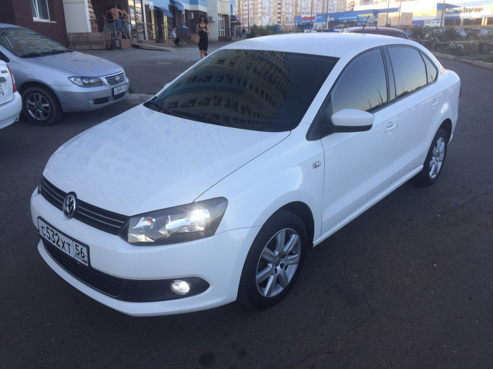 Volkswagen Polo 2015 черный тонированный