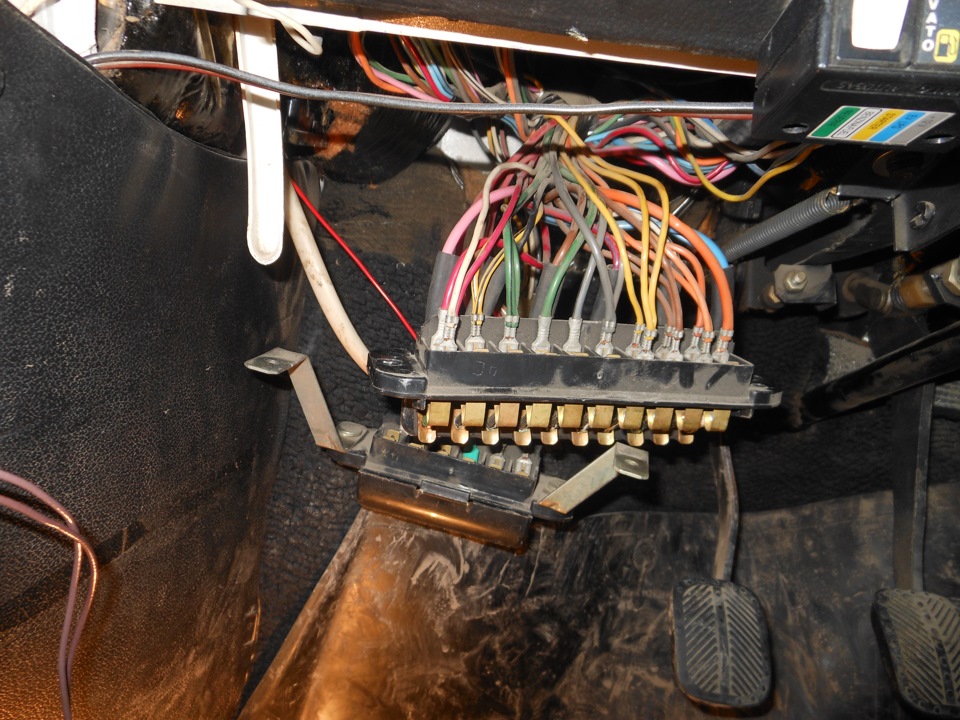 Долой старый блок предохранителей! — Lada 2106, 1,6 л, 1995 года ...