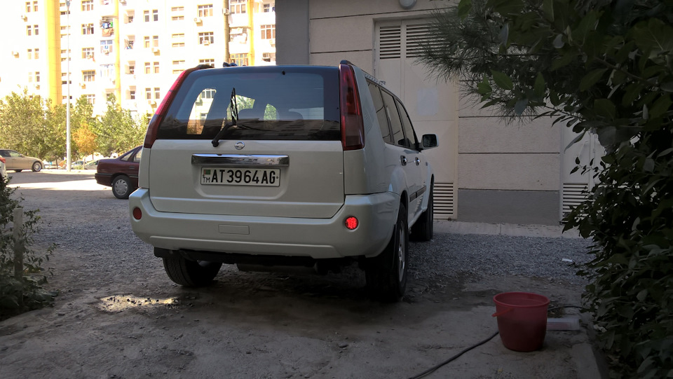 Помыл и обезжирил стёкла вкруг. — Nissan X-Trail I (t30)