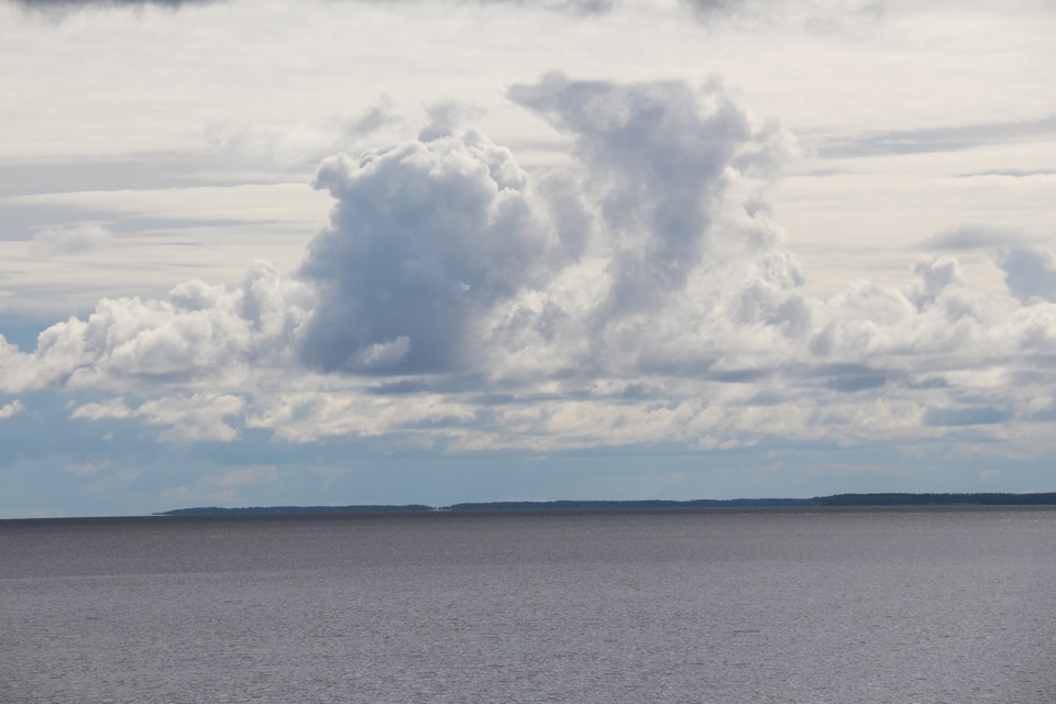 Погода озера воже. Озеро Воже Вологодская область. Монастырь на озере Воже. Озеро Воже Архангельская область. Озеро Воже фото.