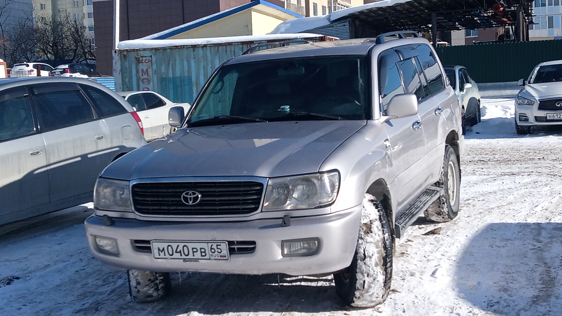 Тойота 100 2001. Toyota Land Cruiser заброшенный.