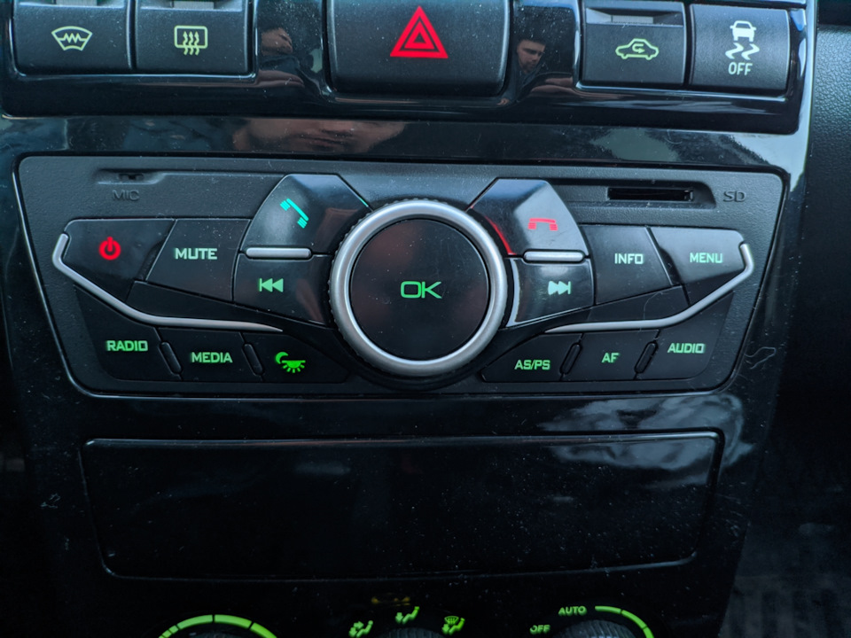 Замена штатной магнитолы — Lada Приора хэтчбек, 1,6 л, 2014 года ...