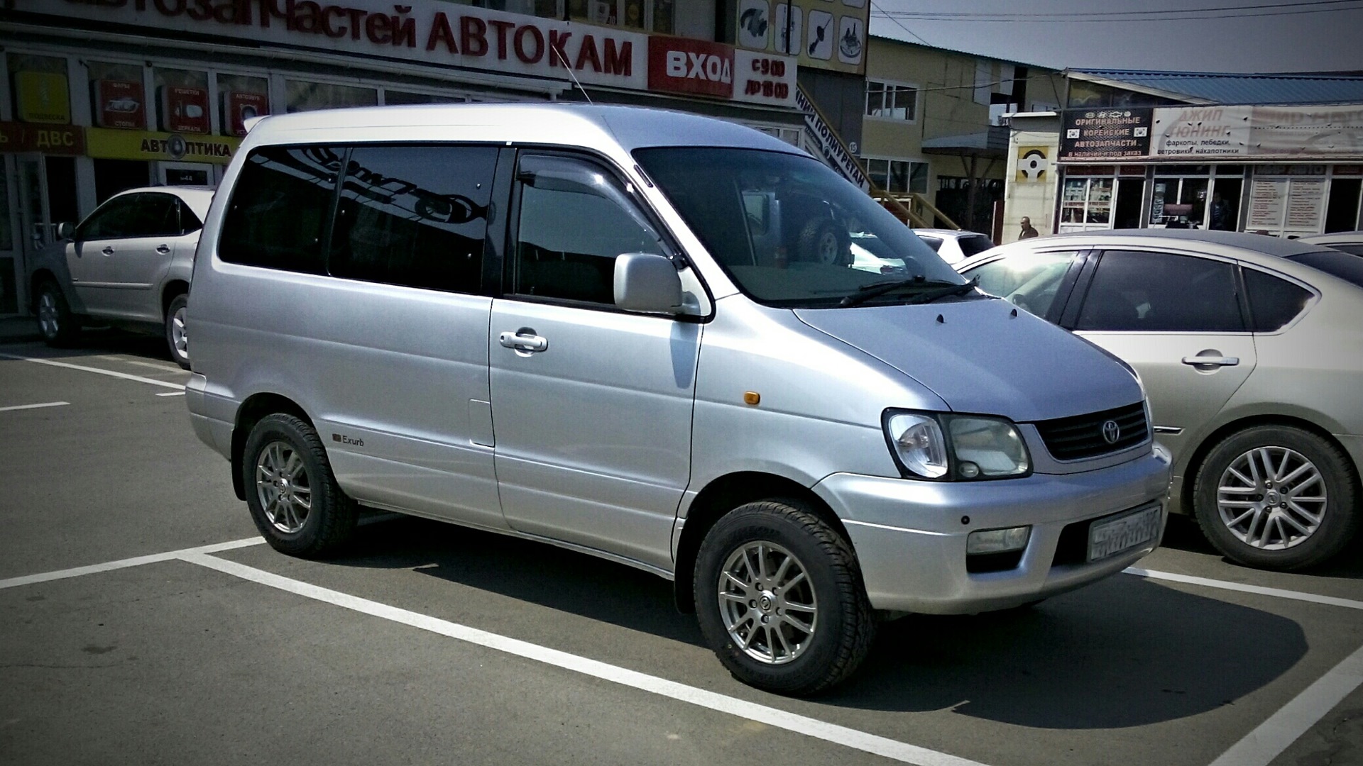 Noah 2001. Toyota Lite Ace Noah. Тойота Лайт Эйс Ноах. Toyota Town Ace Noah 1998 салон. Шины Toyota Lite Ace Noah.