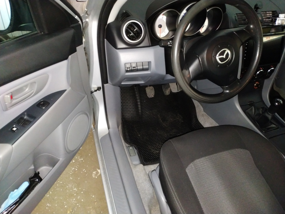 Отзыв о коврах, что делать если пахнет пылью. — Mazda 3 (1G) BK, 1,6 л ...