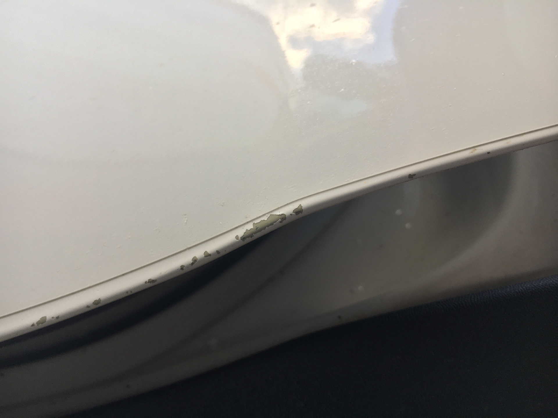 Сколы на кузове автомобиля. Тресканье лкп. Антигравий раптор. Лкп 5. Царапины на кузове.