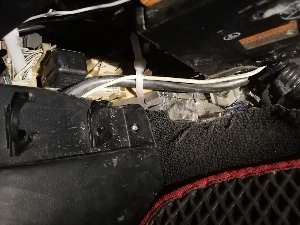 Подключение саба без сверления кузова. — Toyota Celica (200), 2 л, 1999 ...