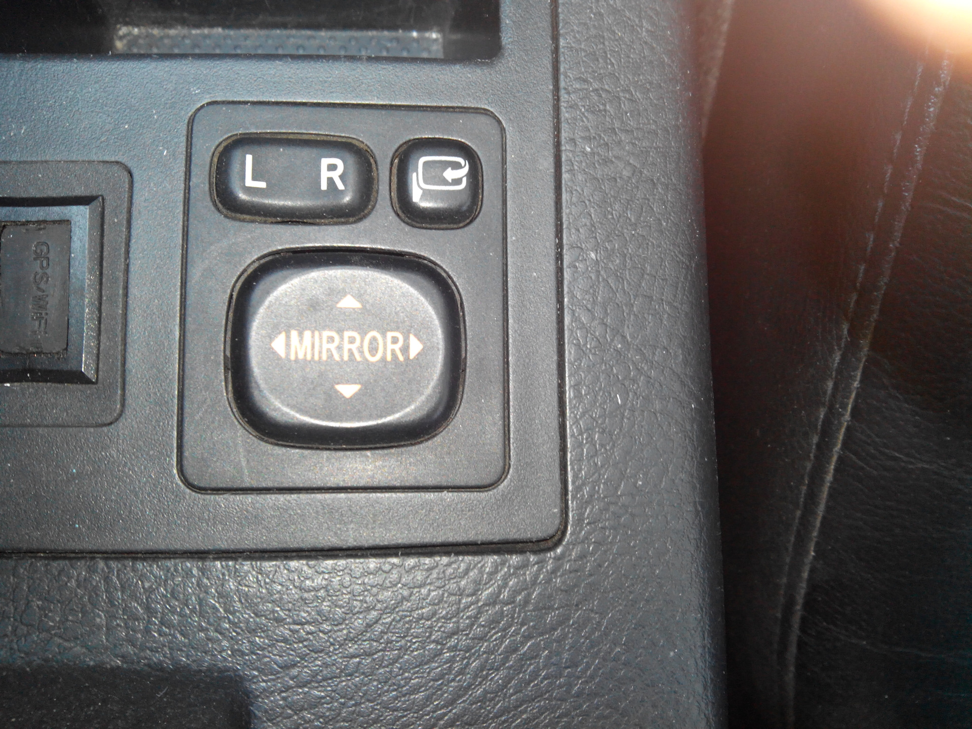 Рав 4 кнопку. Рав 4 кнопки управления. Toyota rav4, 2009 кнопка ESP. Кнопка парктроника Тойота рав 4. Кнопка парктроника рав4.