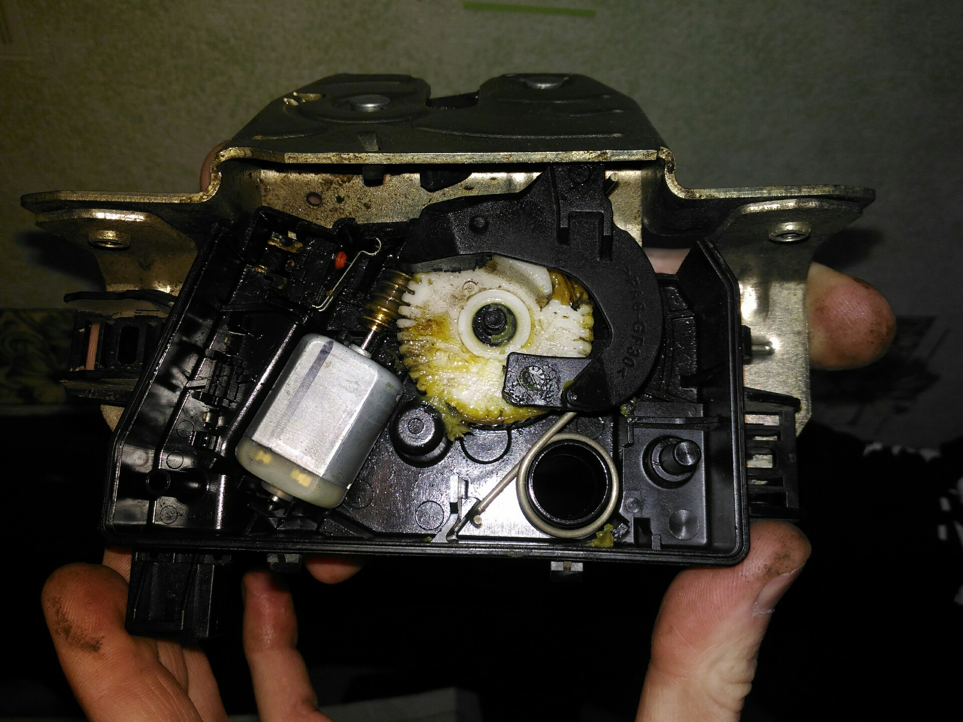 Запись от 18.01.2020 Примерз замок задней двери. — Opel Astra H, 1,6 л ...