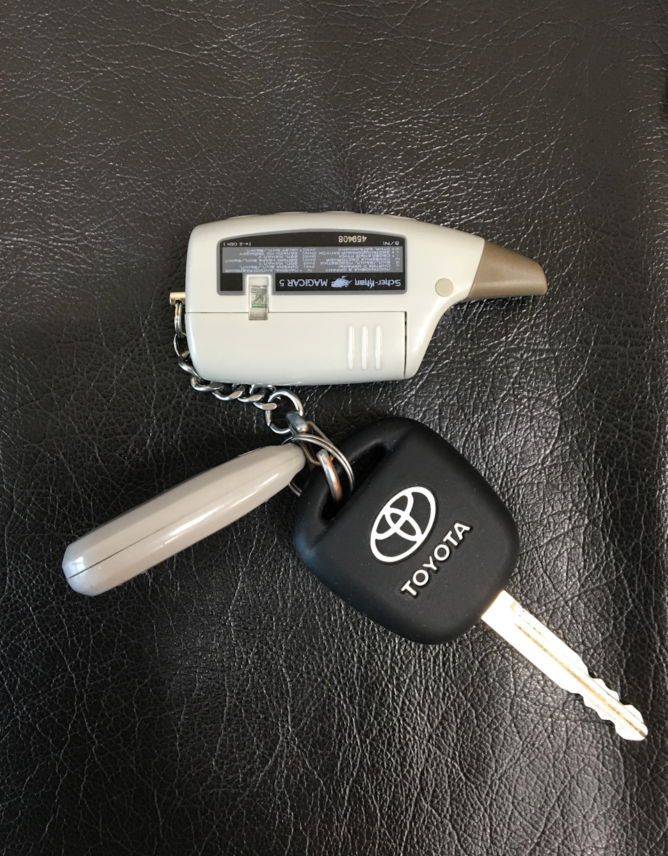 Как поменять брелок на сигнализации. Брелок сигнализации Toyota rav4 1998. Брелок сигнализации Тойота рав 4. Брелок сигнализации Тойота Авенсис 2007. Брелок сигнализации Fielder 144.