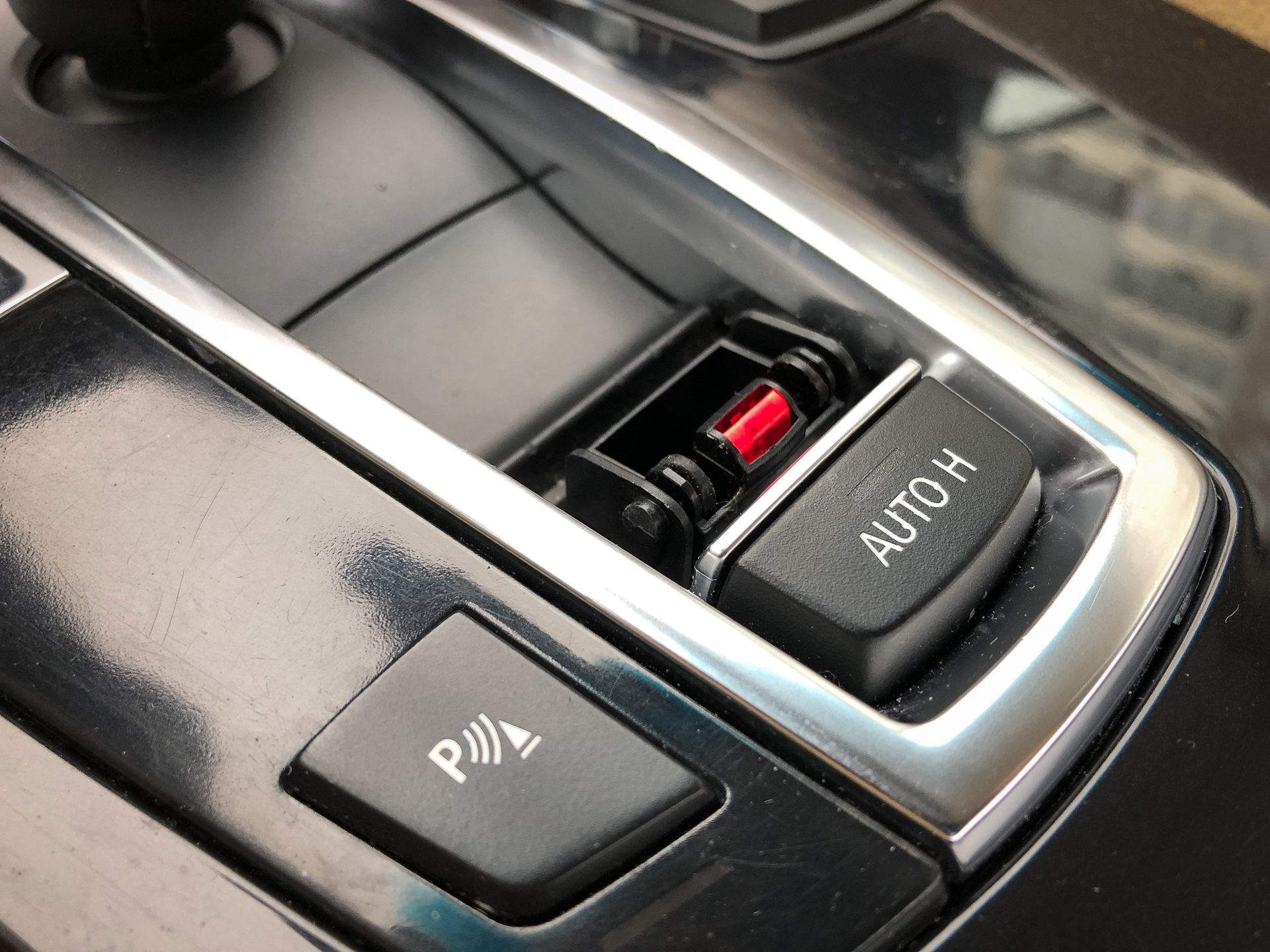 Bmw x3 f25 кнопки. кнопка парковки пассат б6. кнопка зажигания toyota aqua. кнопка автопарковки ix 35. кнопка включения парктроников toyota camry.