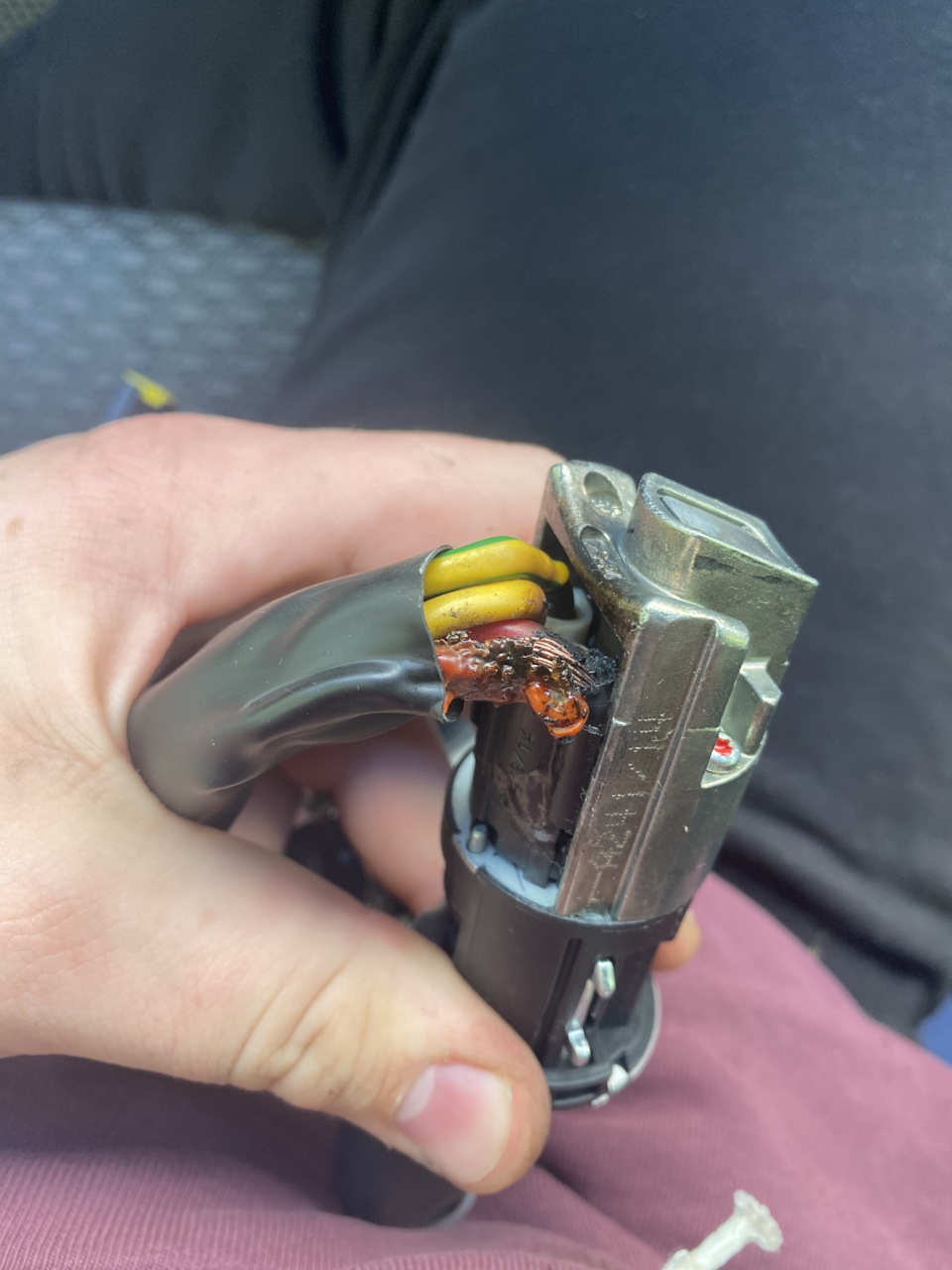 Проводка погорела — Lada Ларгус