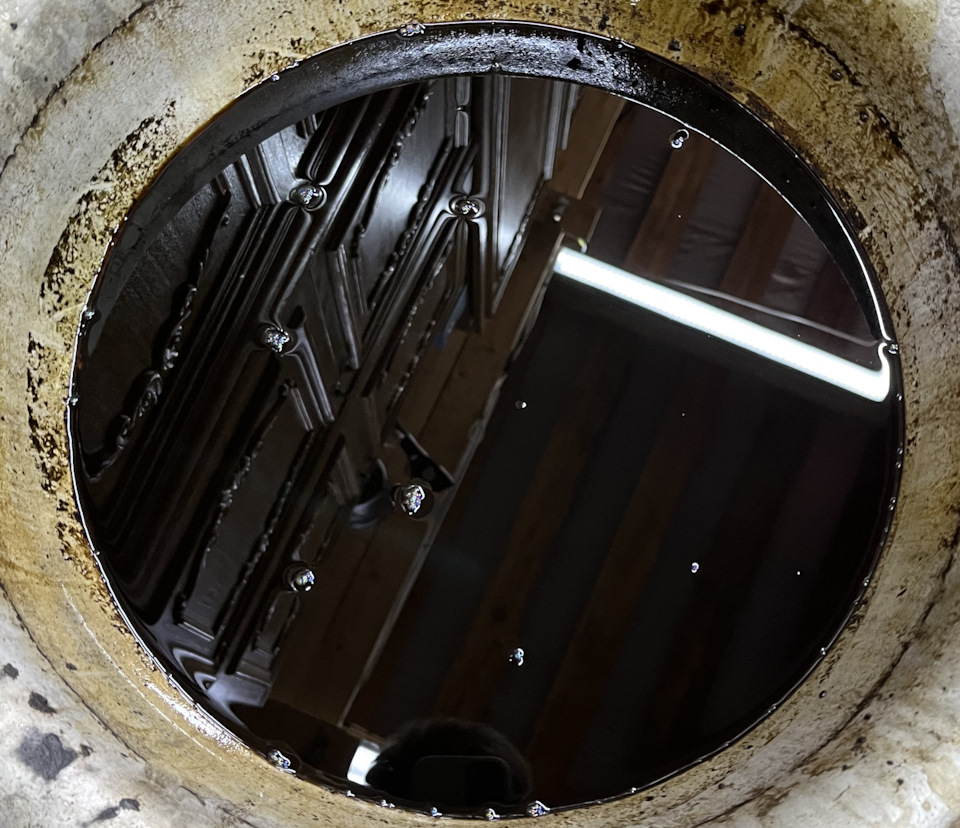 Трансмиссионное масло после 46 тысяч километров пробега. И нет, это другое фото. — Lada Granta (2G) FL