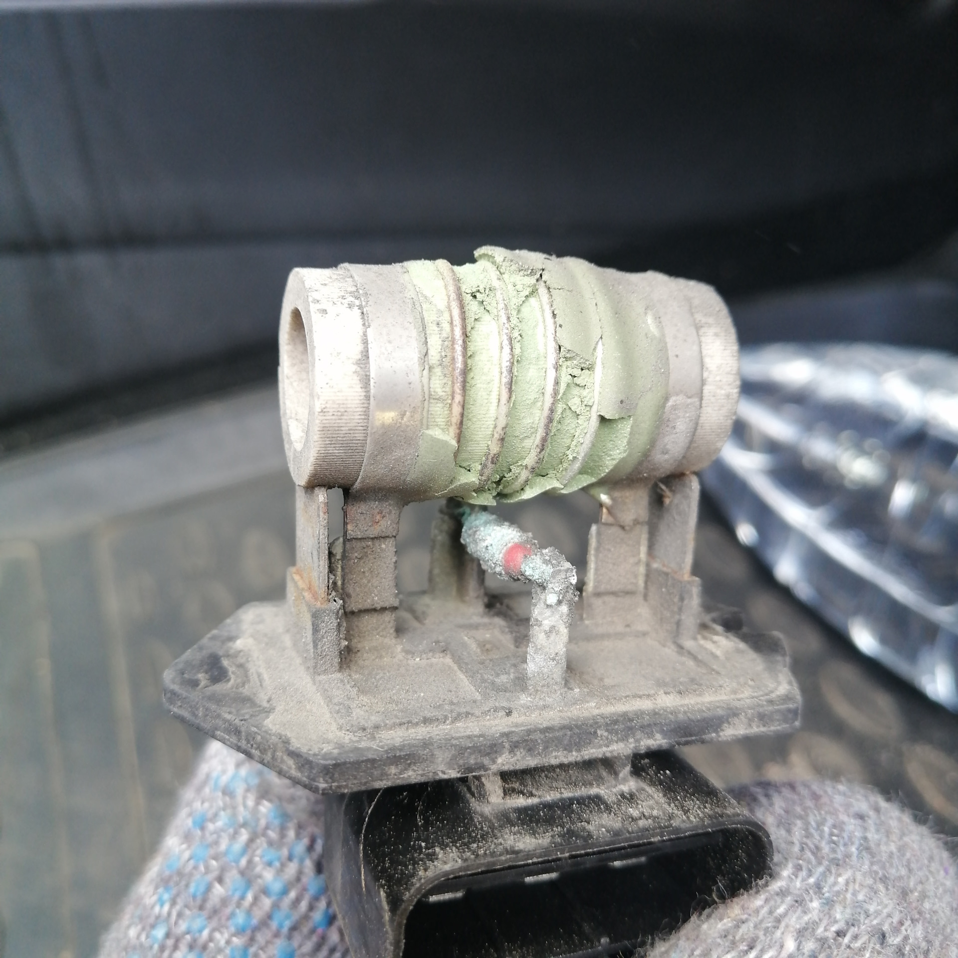 Резистор вентилятора — KIA Ceed (2G), 1,4 л, 2015 года | запчасти | DRIVE2